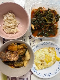 산모가 실제로 먹고 기록한 식판