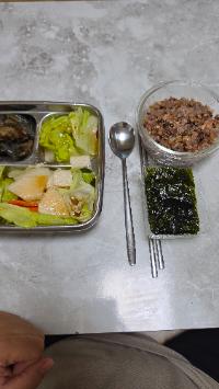 산모가 실제로 먹고 기록한 식판