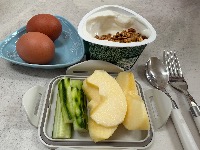 삶은 달걀, 그래놀라 요거트, 오이