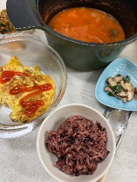 잡곡밥, 계란 부침, 김치찌개