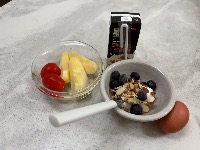방울토마토, 사과, 플레인 요거트