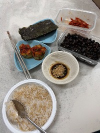 산모가 실제로 먹고 기록한 식판