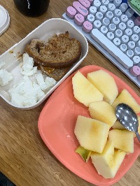 산모가 실제로 먹고 기록한 식판