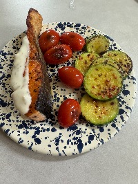 구운 연어, 크림 소스, 구운 방울토마토